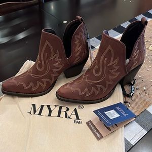 Brand new Myra Katherine bootie size 9